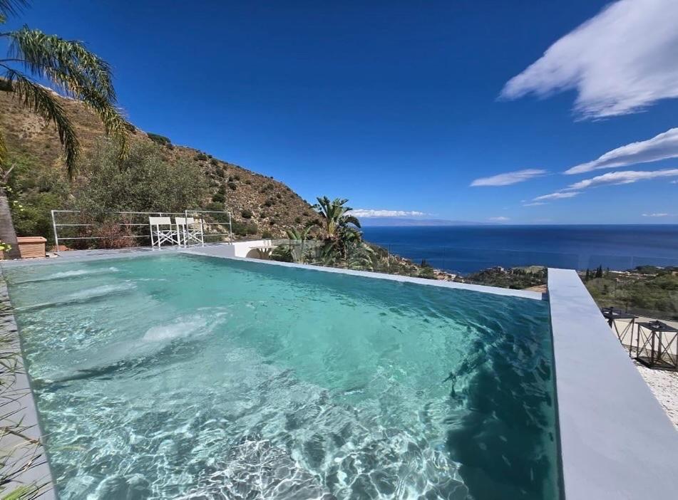 Suite Apartments Branco - Infinity Pool & Sea View - 5 Minuti Dal Centro 陶尔米纳 外观 照片